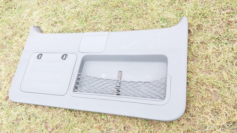 Toyota LC 120 – Polstrování dveří  kufru