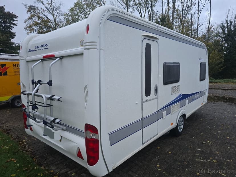 Prodám karavan Hobby 500 kmfe,r.v.2010 + mover + markýza