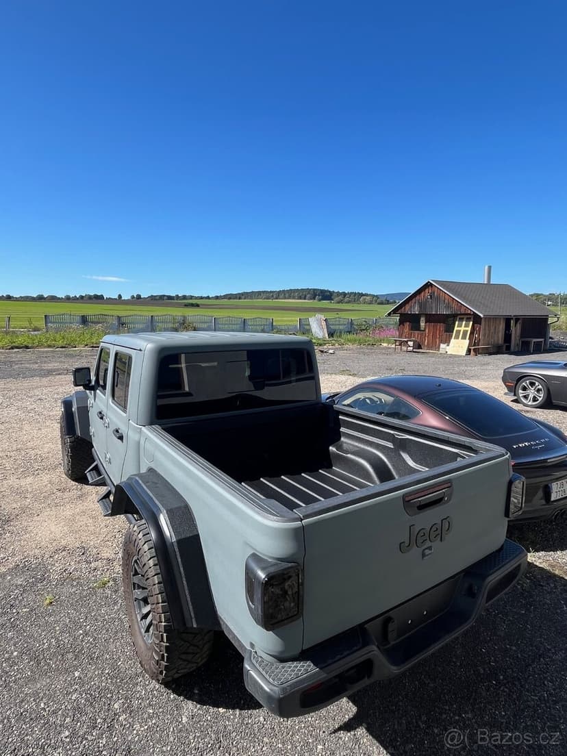 JEEP GLADIATOR 3,6 V6 ROK 2024 NAJETO 4.600 KM