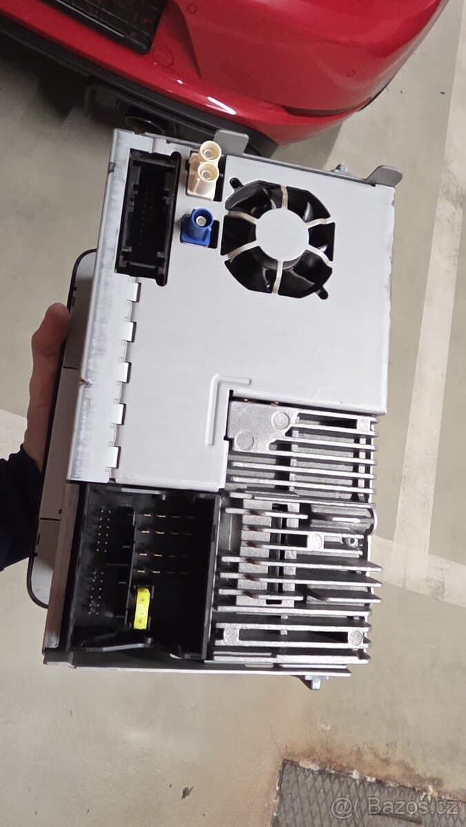 VW Amarok originální rádio / navigace GPS na náhradní díly