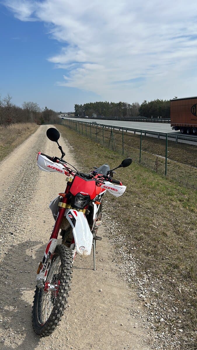 Prodám “civilní” enduro FANTIC XEF 250 Trail