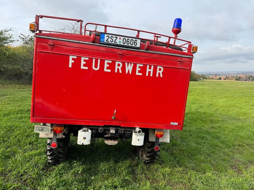 Mercedes Benz Unimog 404