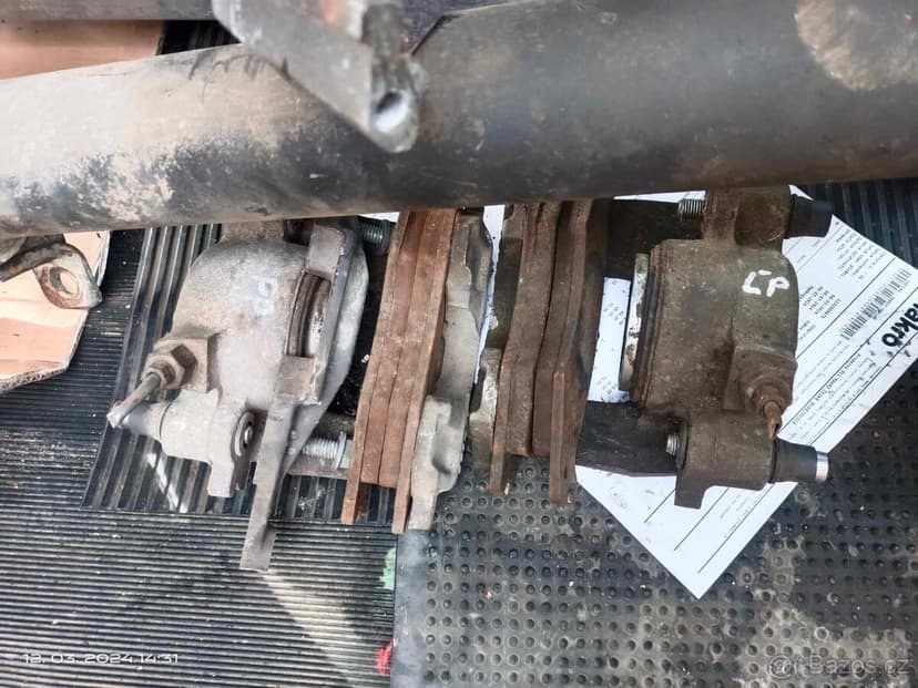 Díly z auta. Humvee M998, Hummer H1