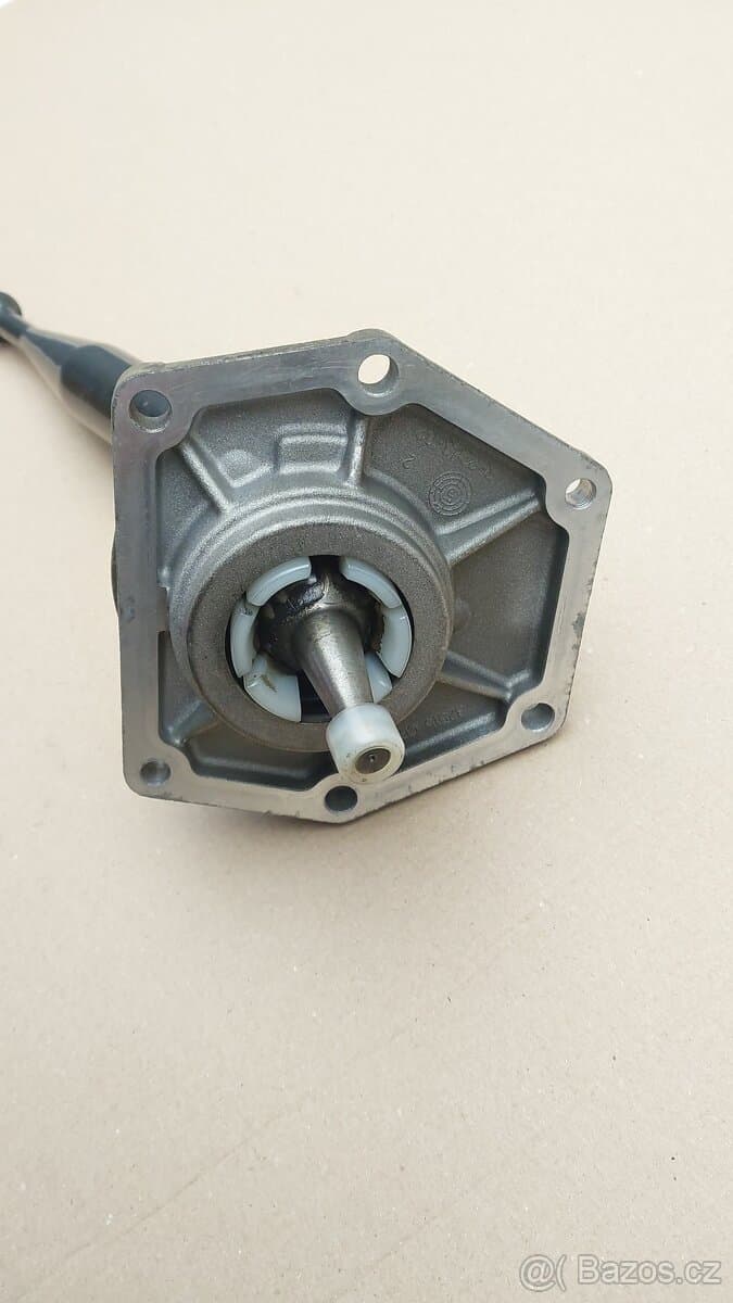 Nissan Navara a Pathfinder  : Řadící páka 32839EA20B