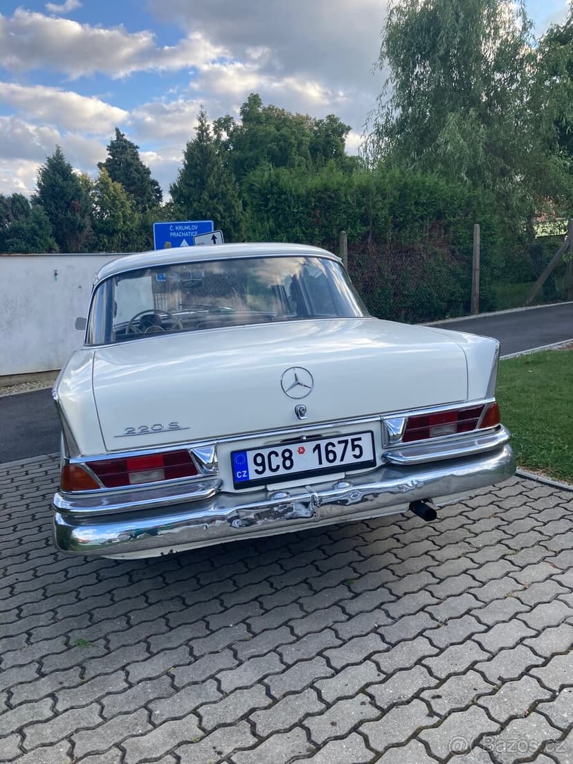 Mercedes Benz 220S W111