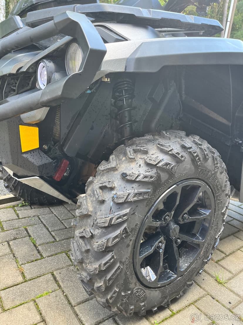 Can-Am Outlander 1000R, XT