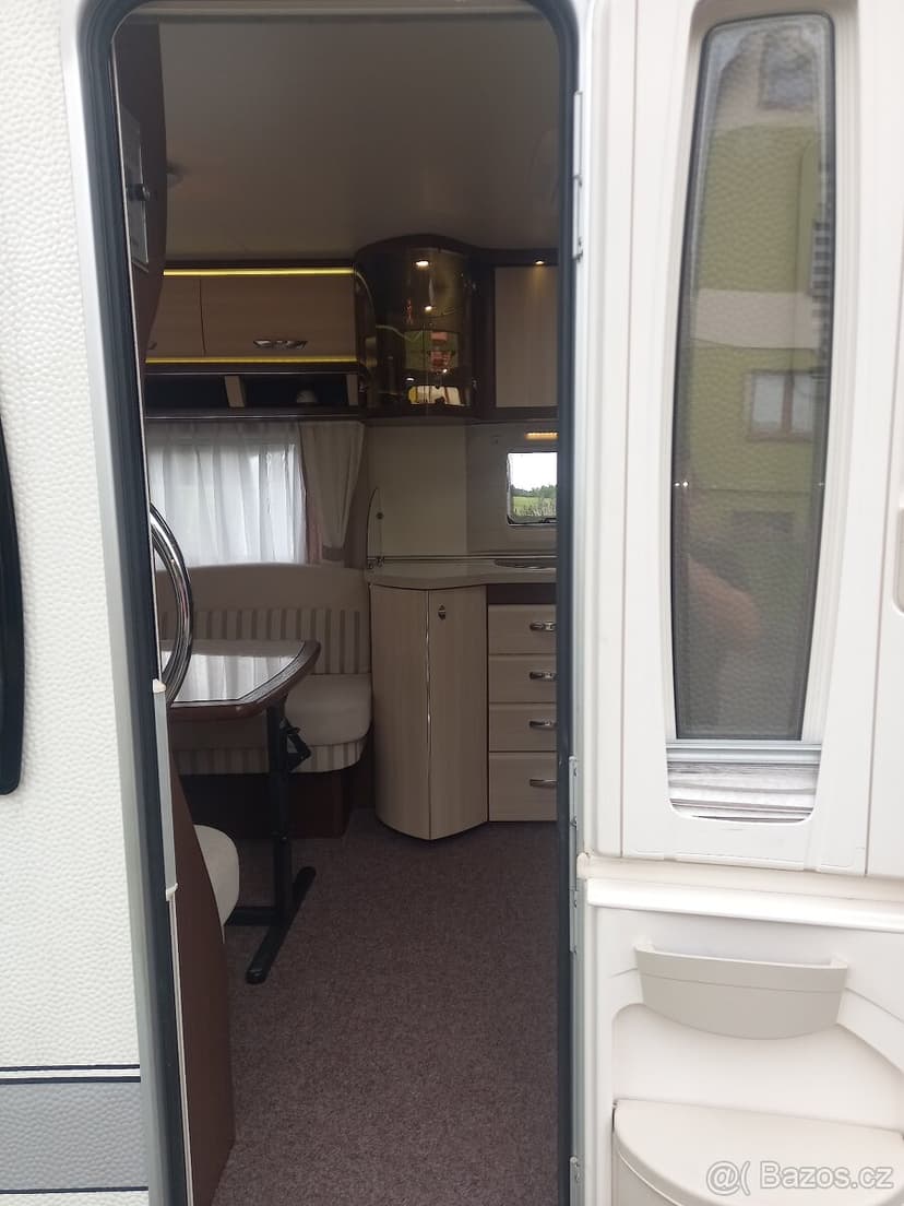 Prodám karavan hobby 560 UL . EL POJEZD,  ODDĚLENÉ POSTELE