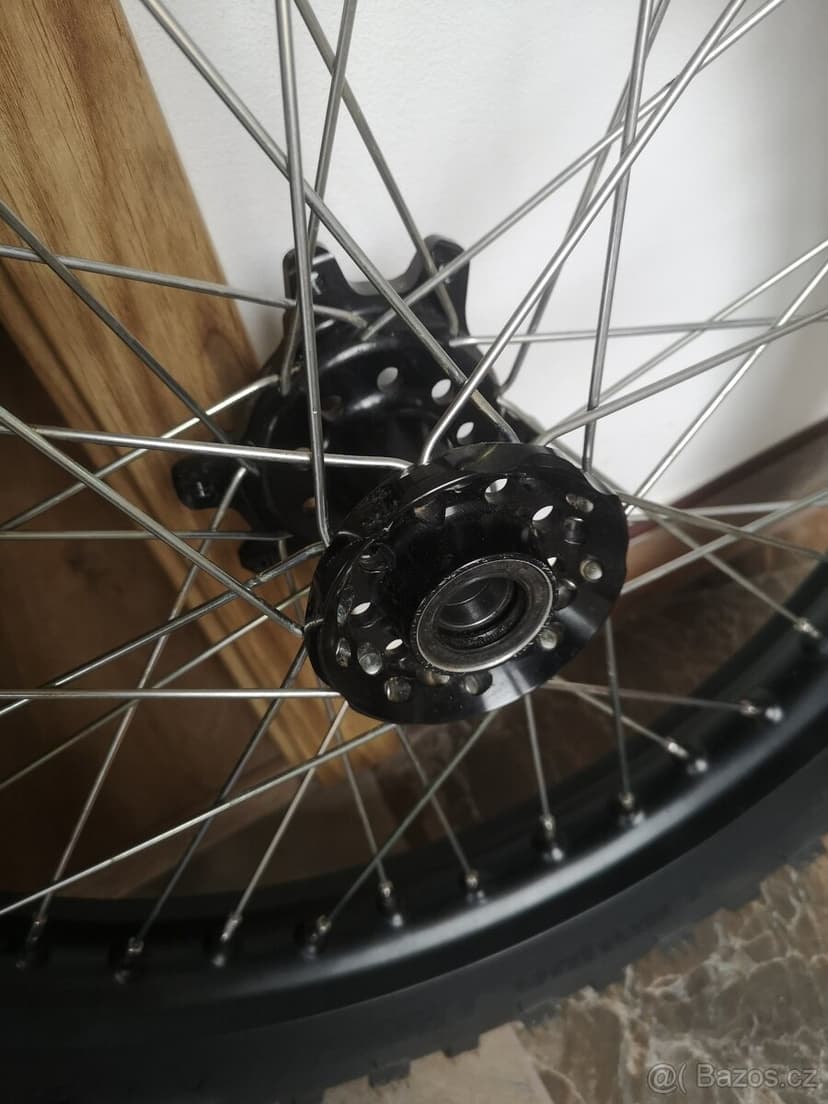 Sur-ron Ultra Bee, přední kolo.