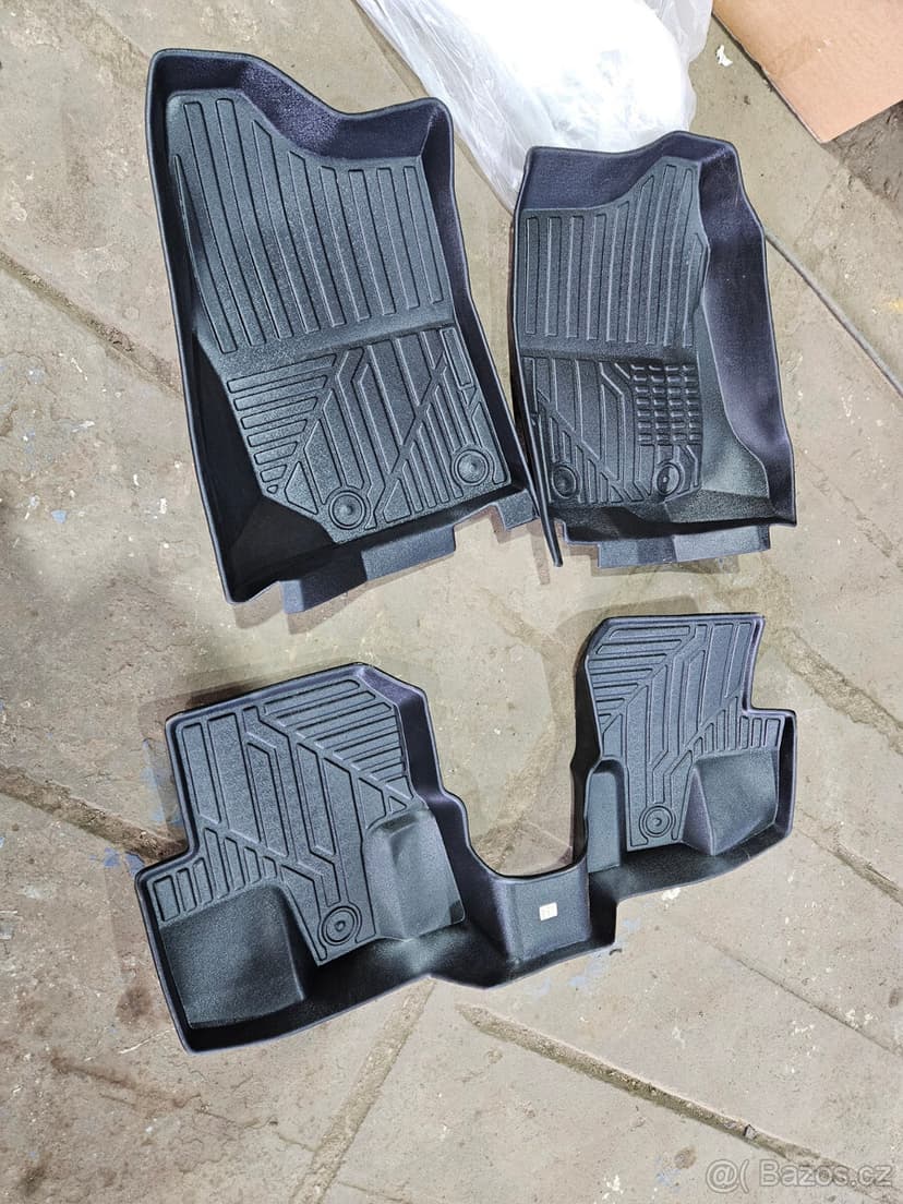 Suzuki Jimny , Samurai - gumové koberce, vaničky