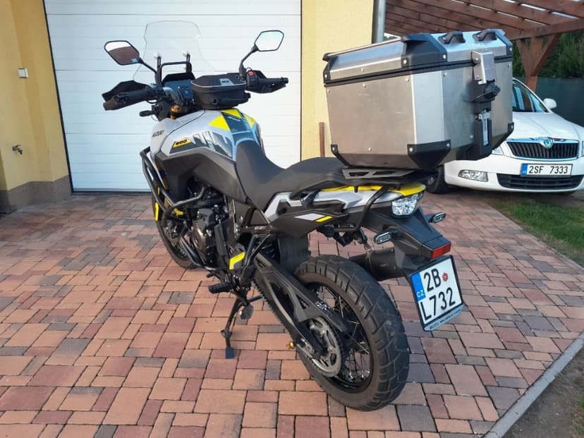 Suzuki V-Strom 800 DE, 11/23, nová v ČR, záruka do 11/27