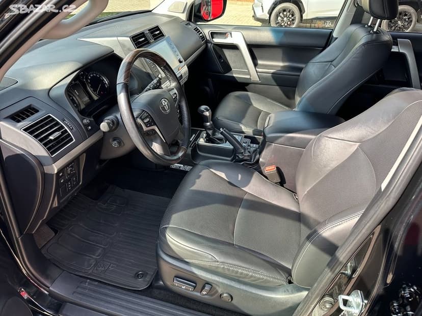 Toyota Land Cruiser,executive,kůže,7míst ,střešní okno, DVD