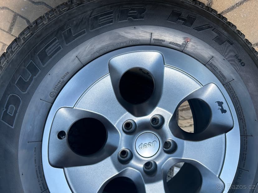 Jeep Wrangler Alu disky 7,5Jx18 včetně pneu 255/70x18