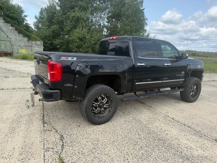 Chevrolet Silverado Z71 Black Widow