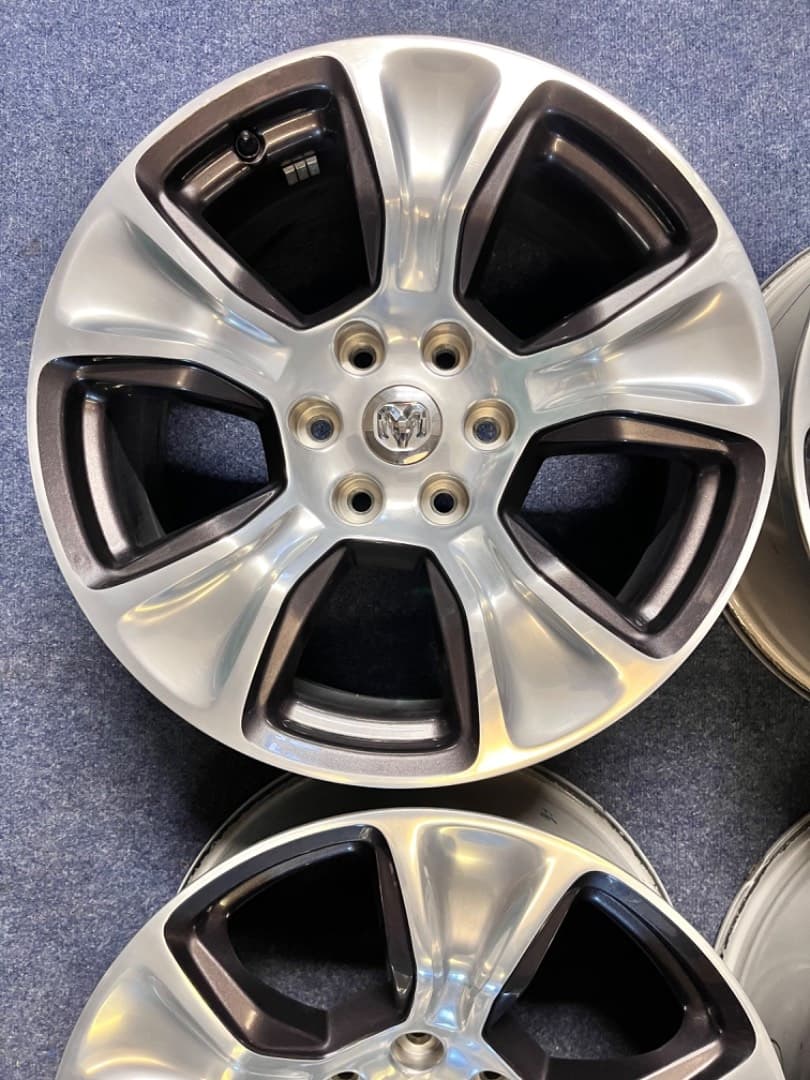 6x139.7 R20 Originál Dodge RAM 1500 REBEL - TOP STAV -