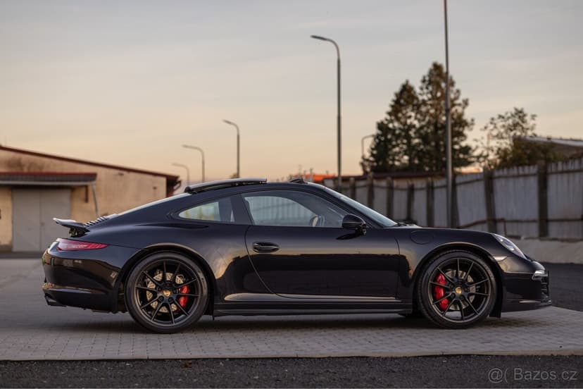Porsche 911 Carrera 4 GTS | 3.8 | 27.600km |