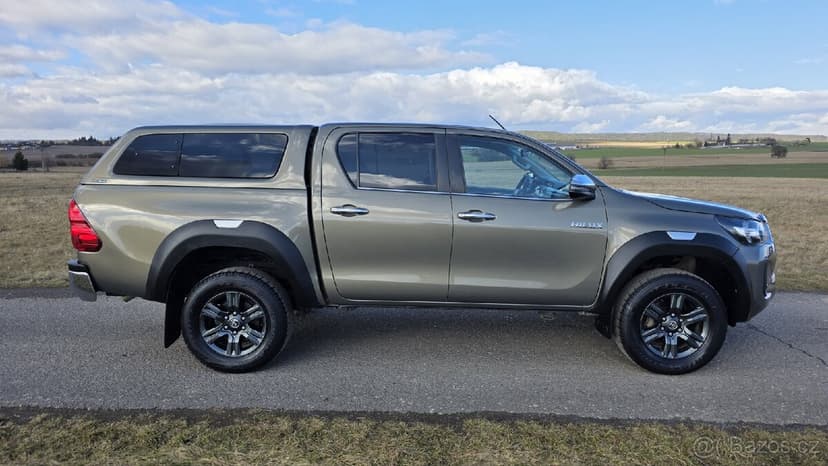 Toyota Hilux 2.8d-4D  nové v ČR 1majitel 59430km