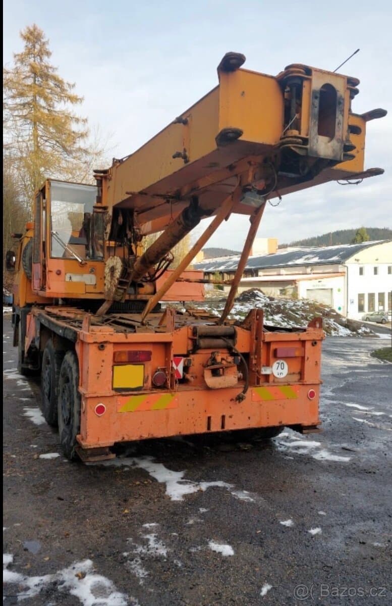 Tatra AV 14 - jeřáb