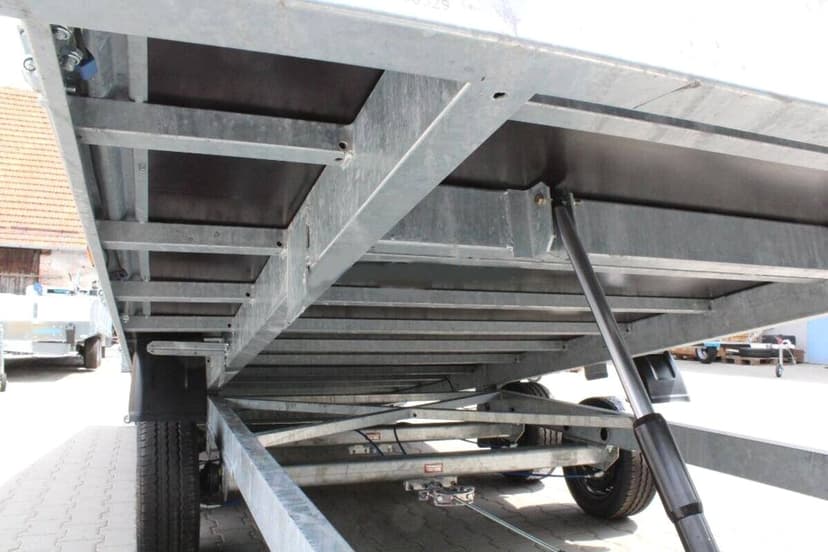 Přívěs UNK AD2100x5000 valník rampa sklopný 3500kg