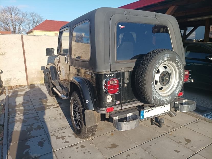 Jeep Wrangler 4.2 1988 Laredo 4x4  super stav