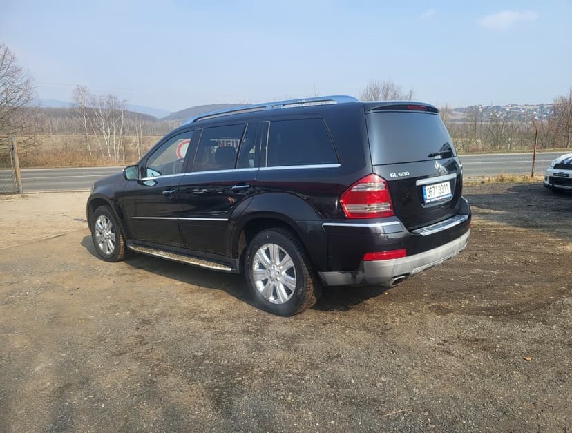 Mercedes GL 500 4Mattic,5,5 V8 čr