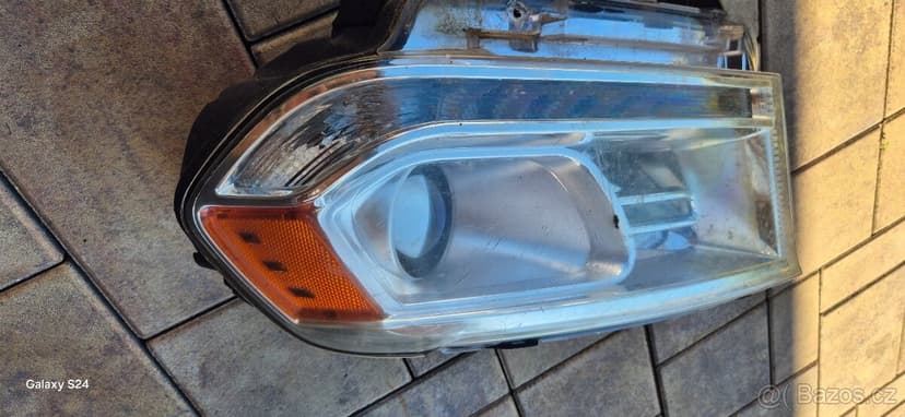Prodám na Dodge Durango LP světlo poškozené