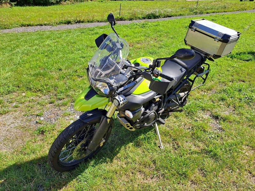 Triumph 800XC