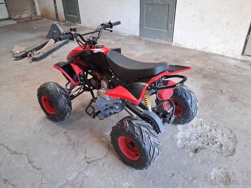 Prodám dětskou banzínovou čtyřkolku obsah 107cm³