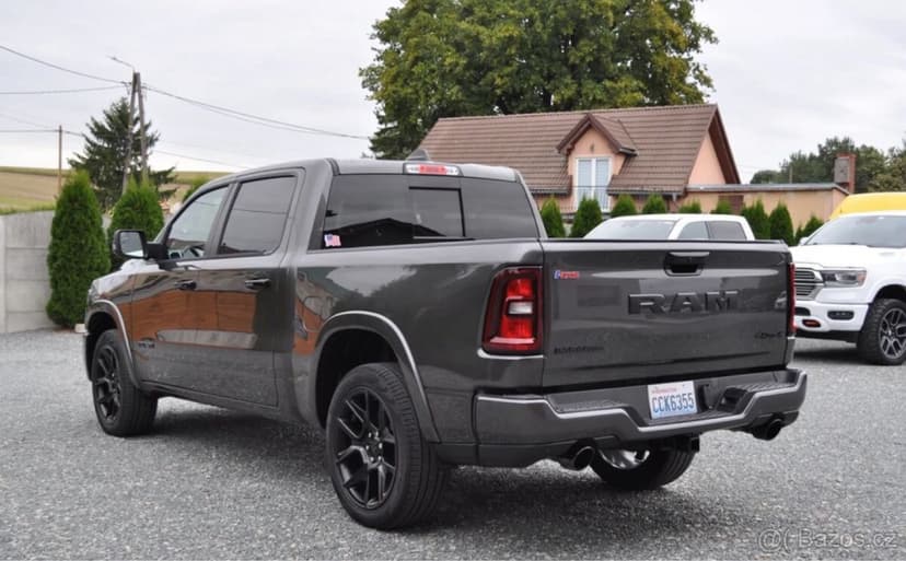 LARAMIE NIGHT PREMIUM 2025 3.0 Twin Turbo 420 KM