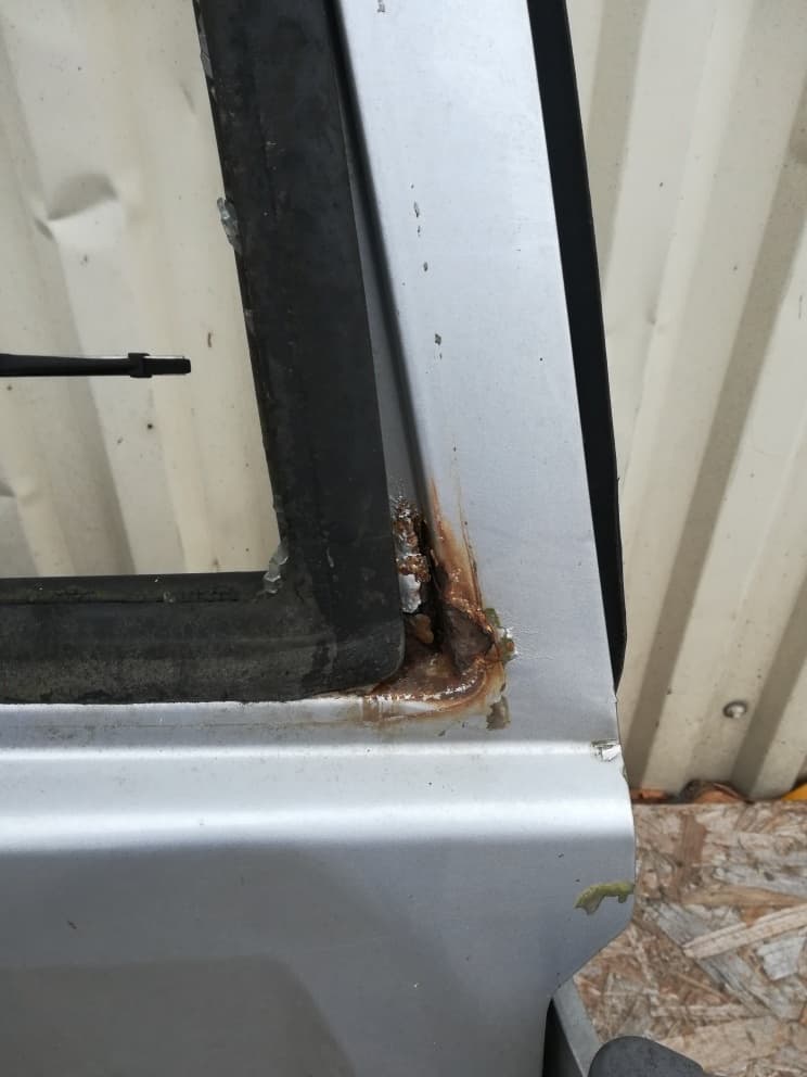 Zadní dveře Nissan Patrol GR Y60