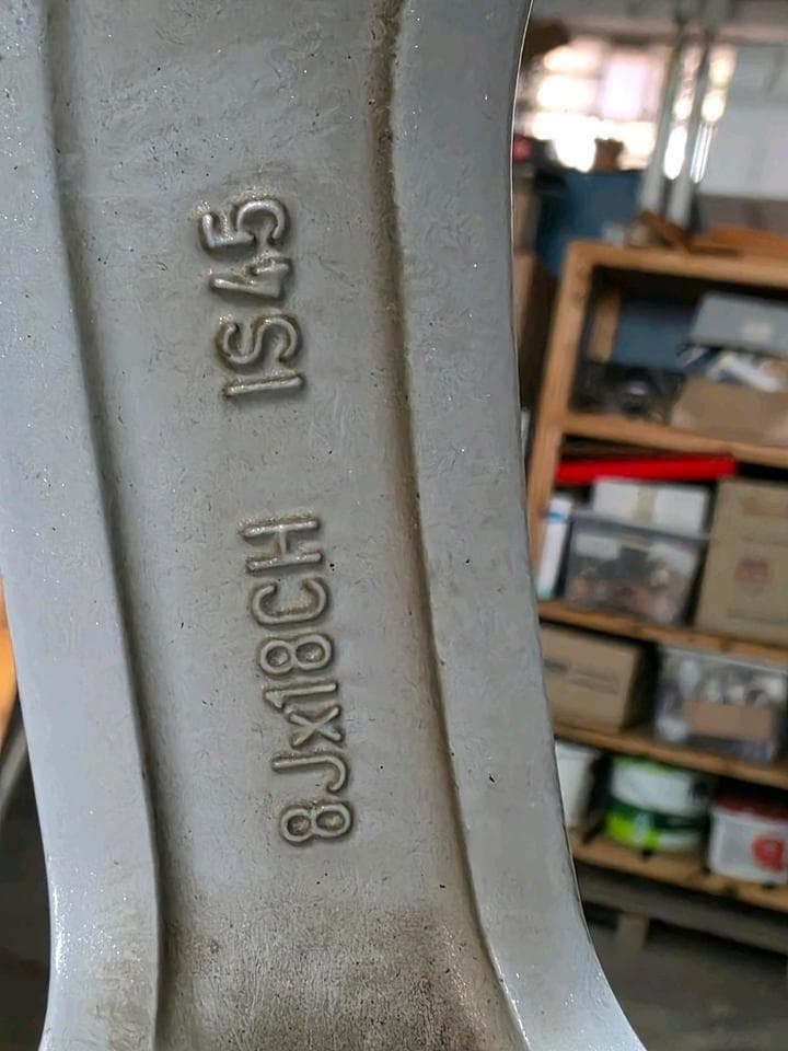 18" ALU kola originál Land rover zimní sada