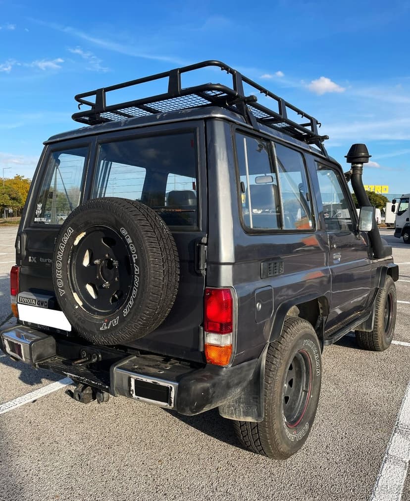 Toyota Land Cruiser LJ70 2.4td