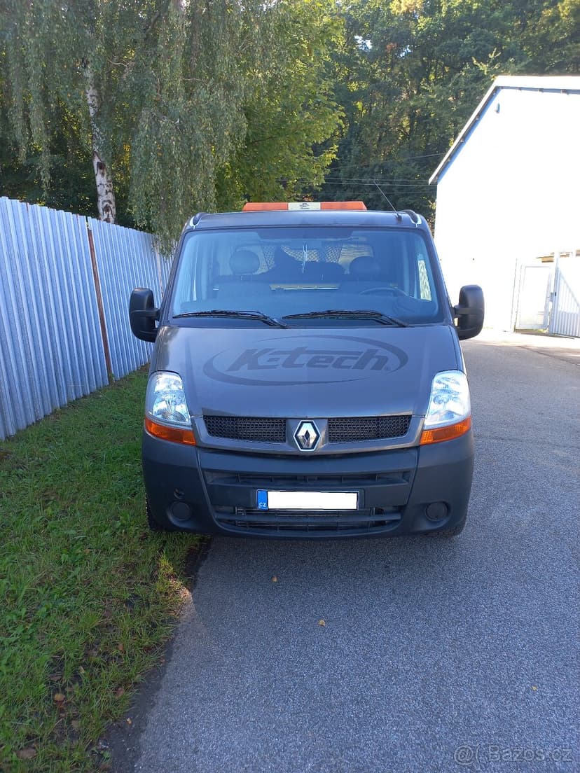 Odtahový speciál Renault Master 2.5dci dvoukabina