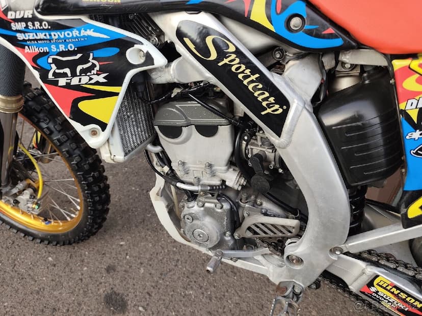 Suzuki RMZ 250, super stav, ZIMNÍ cena, bez investic