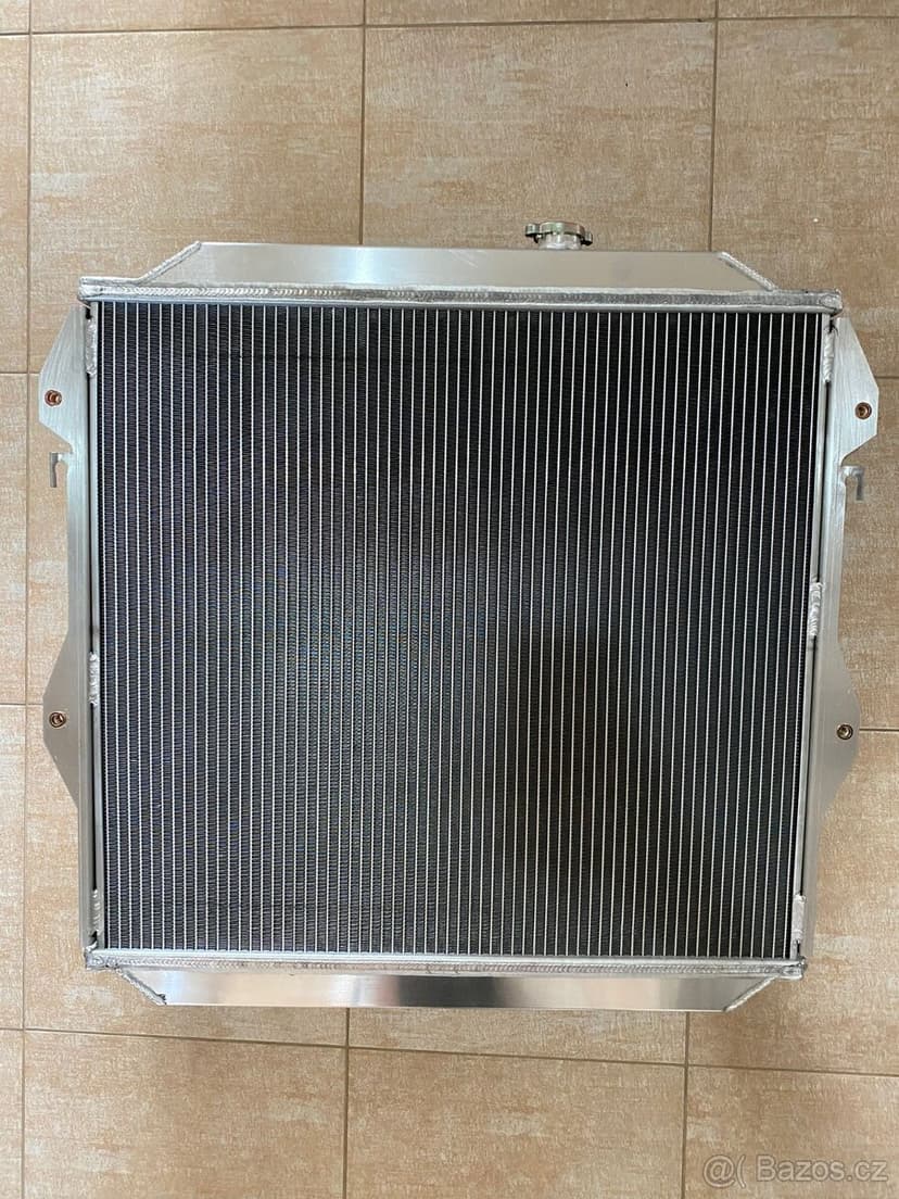CELOHLINÍKOVÝ CHLADIČ TOYOTA LAND CRUISER KZJ90/KZJ95