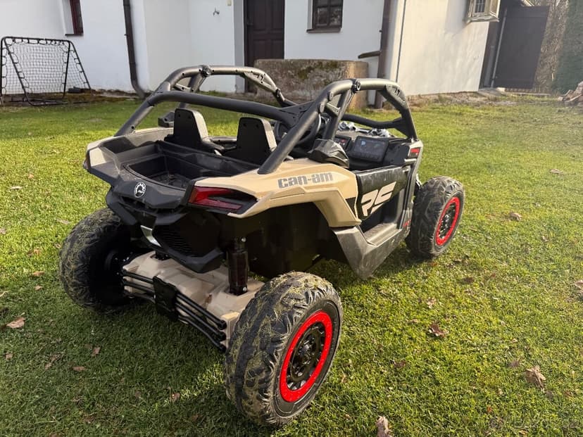 2024, Dětské Can-am Maverick 2x24V 4x200W