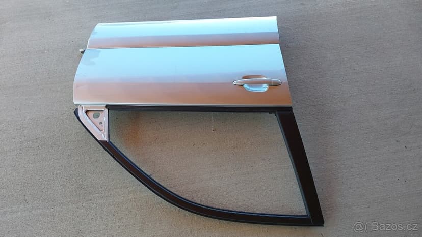 Toyota LC 120 – Dveře pravé přední 5dv stříbrné