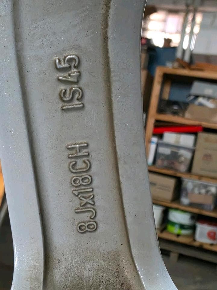 18" ALU kola originál Land rover zimní sada