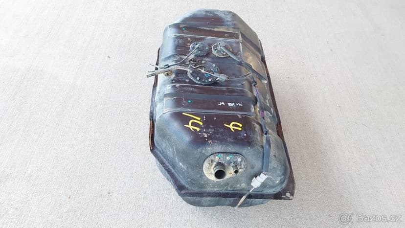 Toyota LC90 - Nádrž