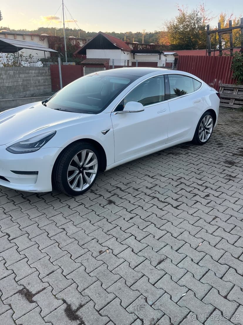Prodam vyměním Tesla model 3 long range 366 kw