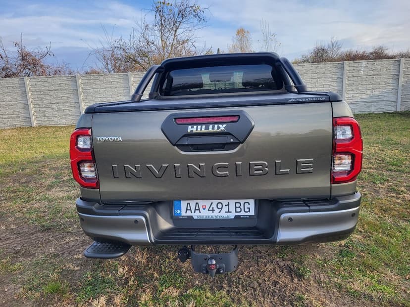 Toyota Hilux 2.8 D-4D Invincible 4x4 A/T, odpočet DPH