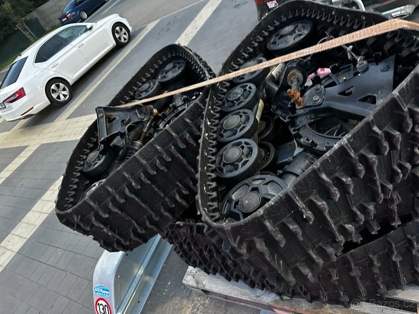 Pásy Apache pro šestikolku Outlander 6x6