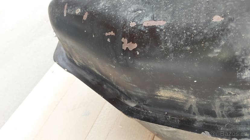 Nissan Patrol Y61 -  Nádrž paliva Wagoon