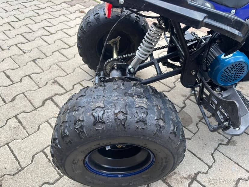 Elektrická čtyřkolka ,top stav,jako nová