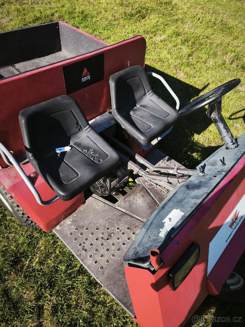 Pěti kolka John Deere AMT 626