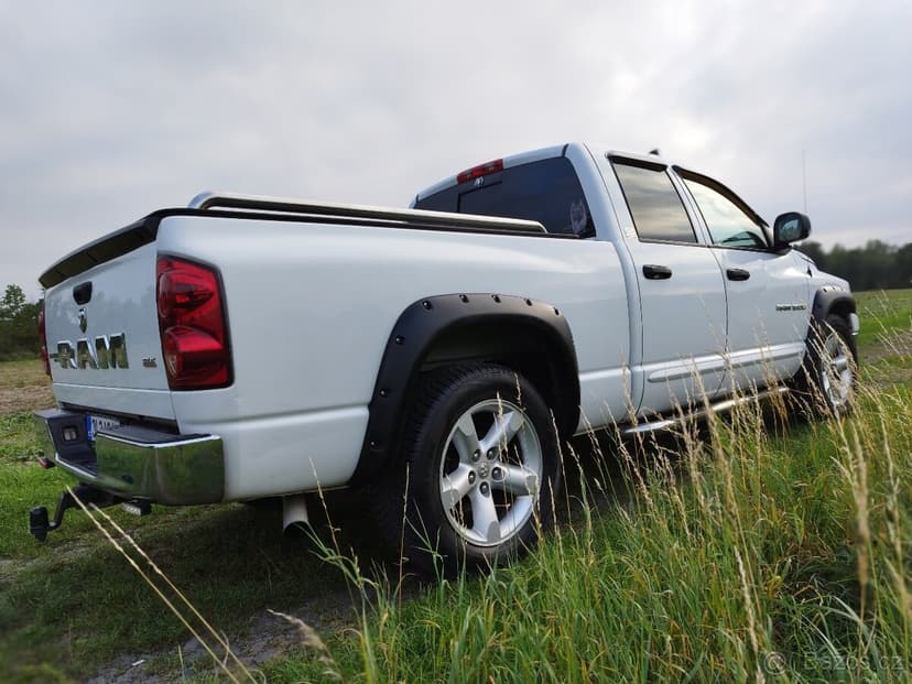 DODGE RAM 1500 Bighorn V8 HEMI 5,7