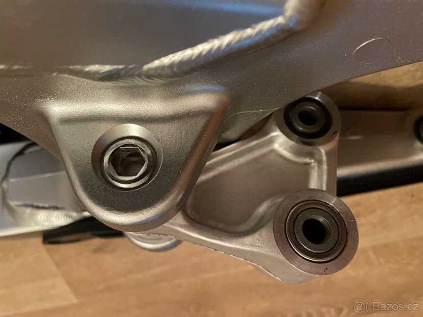 CRF 1100 Koncovka výfuku