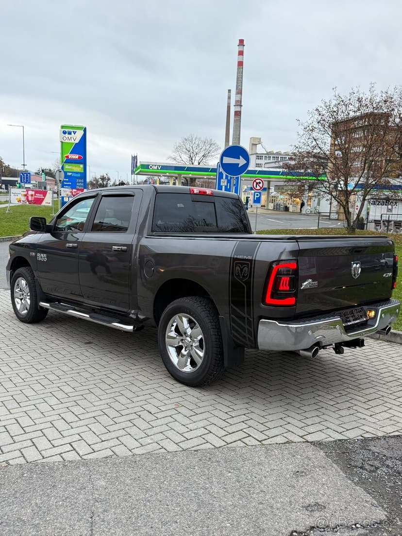 Dodge RAM 1500 5.7 HEMI—2018–4x4—TAŽNÉ 3.5t—159.000km
