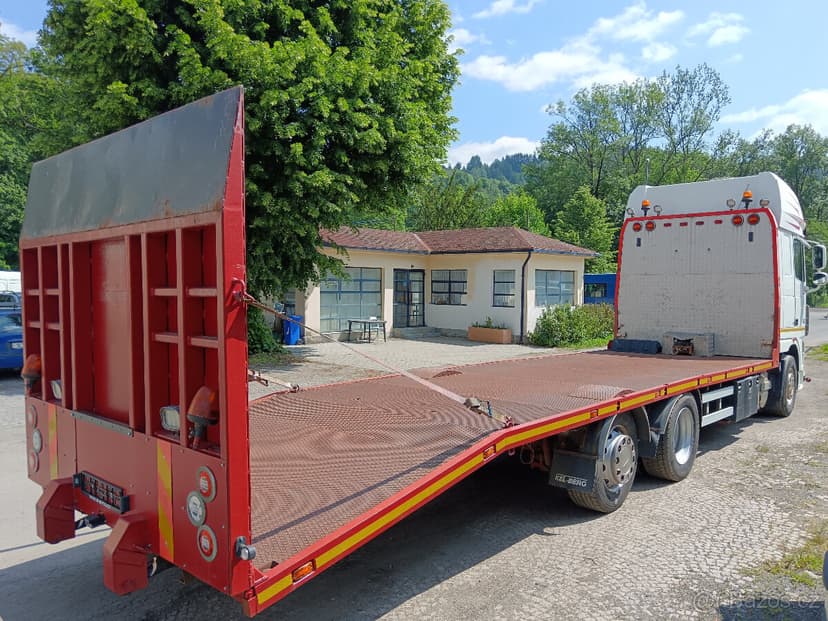 DAF XF 105.460 PŘEPRAVNÍK STROJŮ A VOZIDEL -14 T -