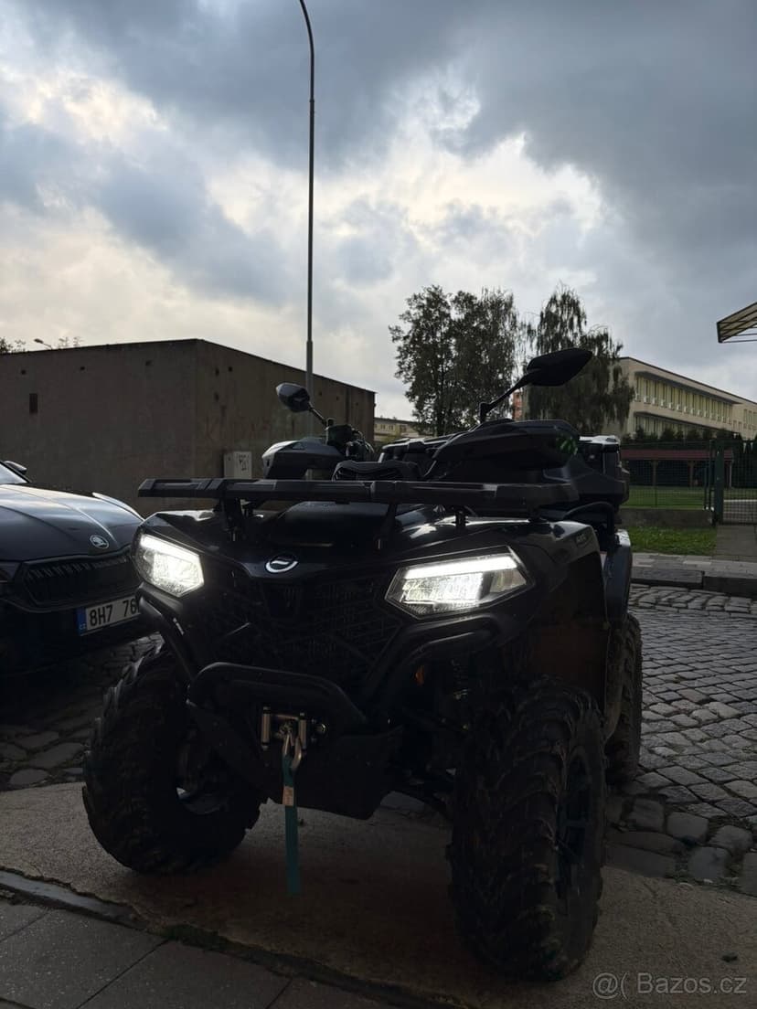 Čtyřkolka CFMOTO Gladiator X520 EPS – Euro5, černá, zánovní