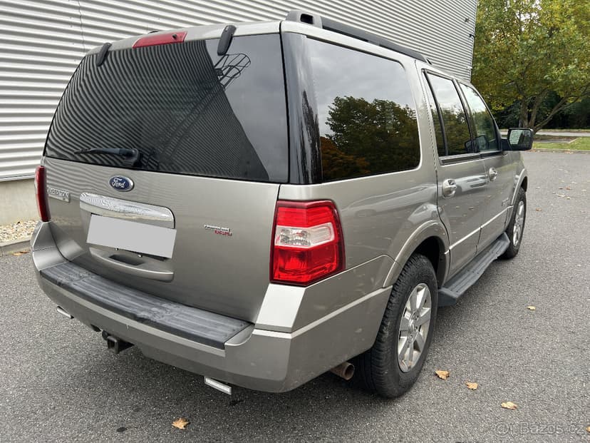 Ford Expedition XLT 5.4 V8, 67 000 km,1.majitel, 7 míst, 4x4